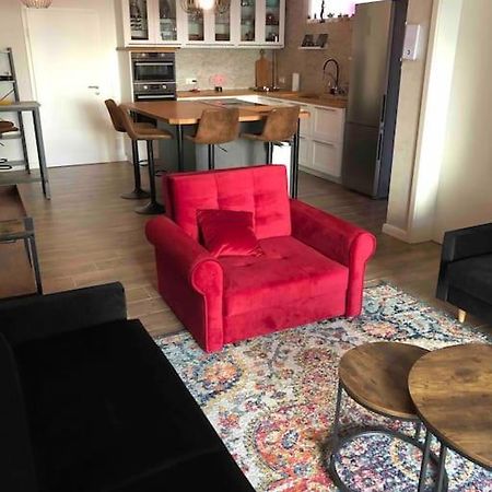 Stylisches Maybach Appartement Mit Terrasse Fuer 5 Personen, 5 Betten, Grosse Kochinsel, Homeoffice Mit 250Mbit Wlan Aidlingen Eksteriør billede