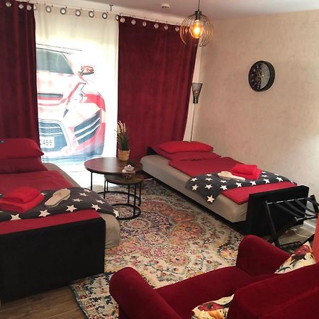 Stylisches Maybach Appartement Mit Terrasse Fuer 5 Personen, 5 Betten, Grosse Kochinsel, Homeoffice Mit 250Mbit Wlan Aidlingen Eksteriør billede
