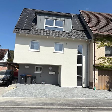 Stylisches Maybach Appartement Mit Terrasse Fuer 5 Personen, 5 Betten, Grosse Kochinsel, Homeoffice Mit 250Mbit Wlan Aidlingen Eksteriør billede