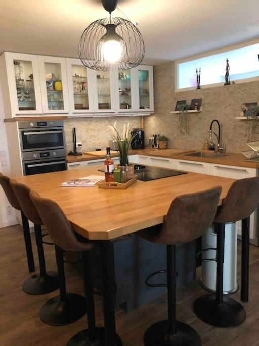 Stylisches Maybach Appartement Mit Terrasse Fuer 5 Personen, 5 Betten, Grosse Kochinsel, Homeoffice Mit 250Mbit Wlan Aidlingen Eksteriør billede