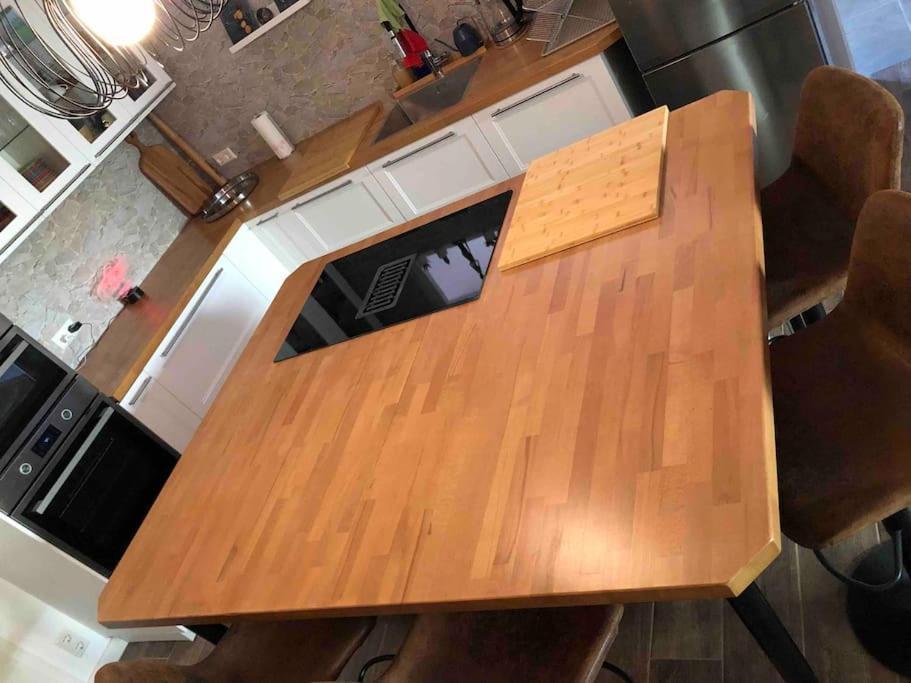 Stylisches Maybach Appartement Mit Terrasse Fuer 5 Personen, 5 Betten, Grosse Kochinsel, Homeoffice Mit 250Mbit Wlan Aidlingen Eksteriør billede