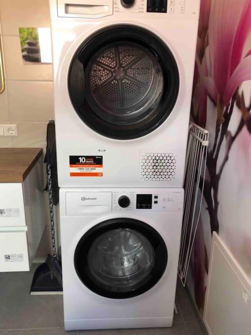 Stylisches Maybach Appartement Mit Terrasse Fuer 5 Personen, 5 Betten, Grosse Kochinsel, Homeoffice Mit 250Mbit Wlan Aidlingen Eksteriør billede