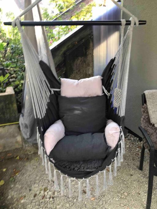 Stylisches Maybach Appartement Mit Terrasse Fuer 5 Personen, 5 Betten, Grosse Kochinsel, Homeoffice Mit 250Mbit Wlan Aidlingen Eksteriør billede