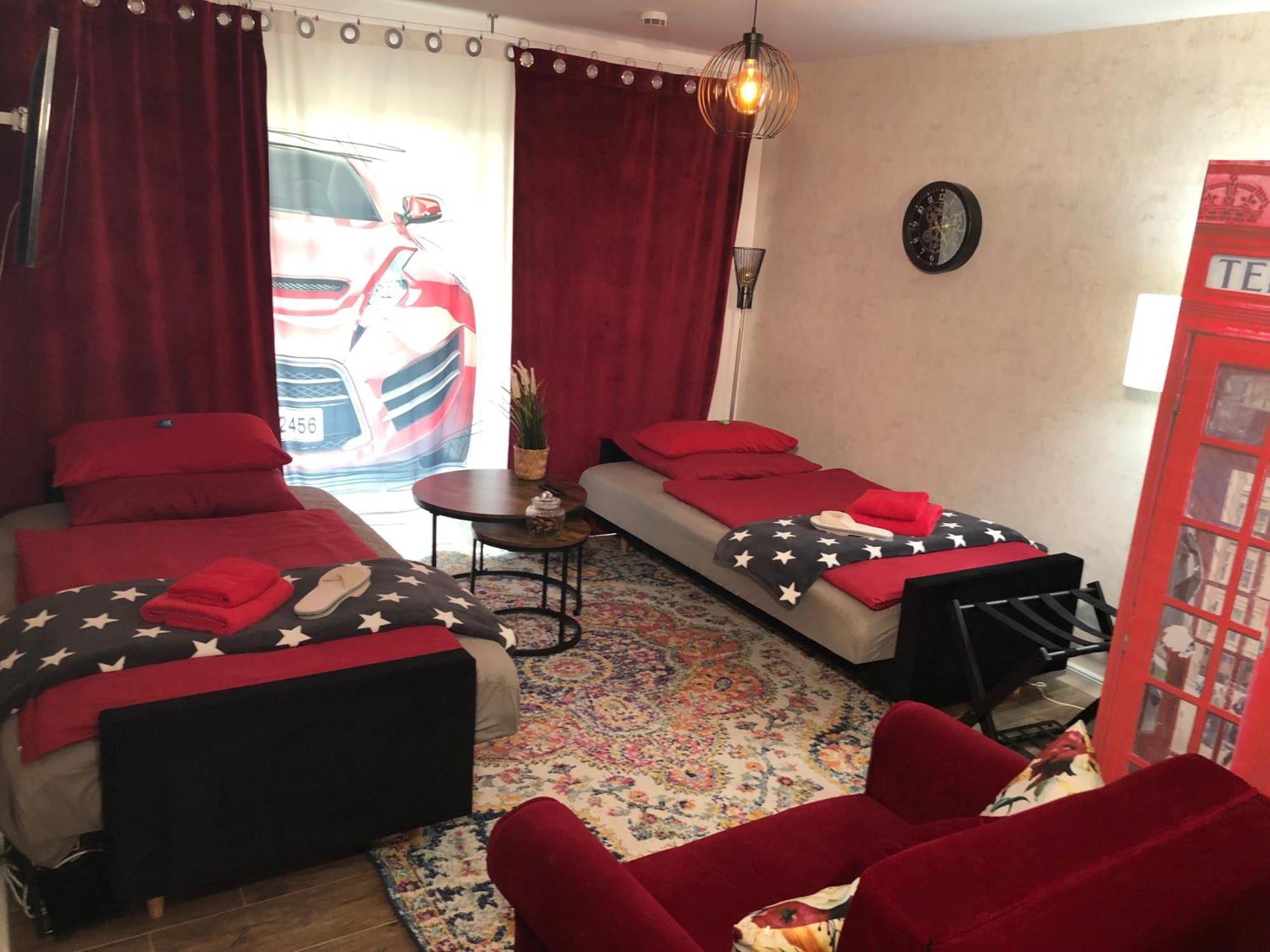 Stylisches Maybach Appartement Mit Terrasse Fuer 5 Personen, 5 Betten, Grosse Kochinsel, Homeoffice Mit 250Mbit Wlan Aidlingen Eksteriør billede
