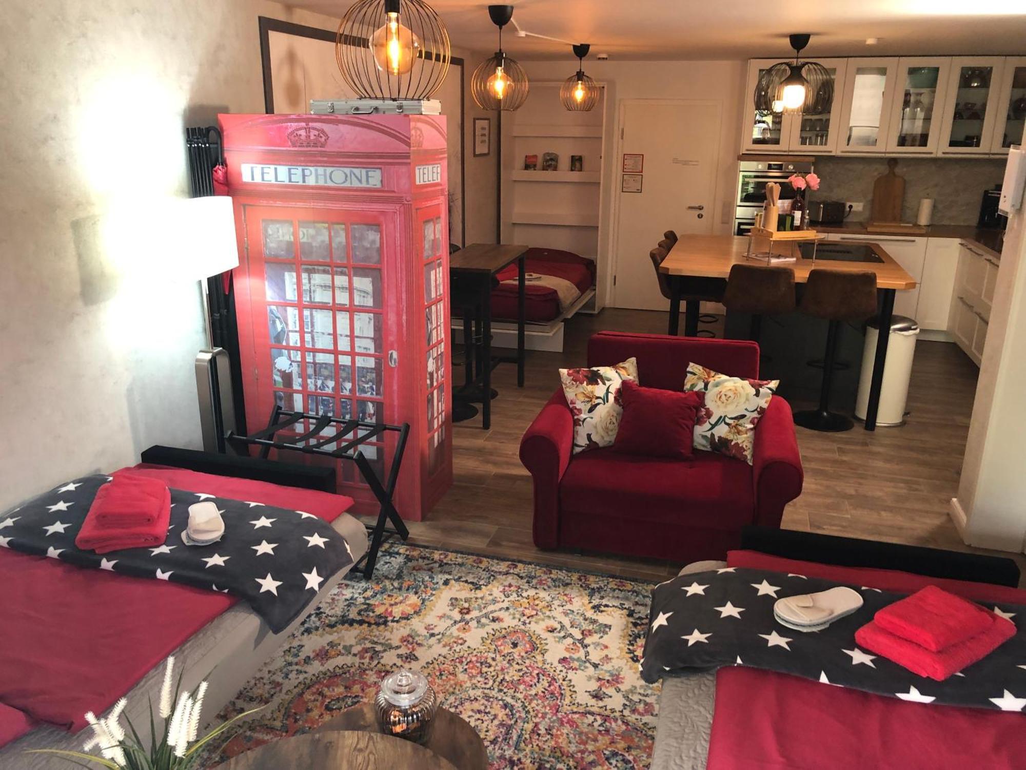 Stylisches Maybach Appartement Mit Terrasse Fuer 5 Personen, 5 Betten, Grosse Kochinsel, Homeoffice Mit 250Mbit Wlan Aidlingen Eksteriør billede